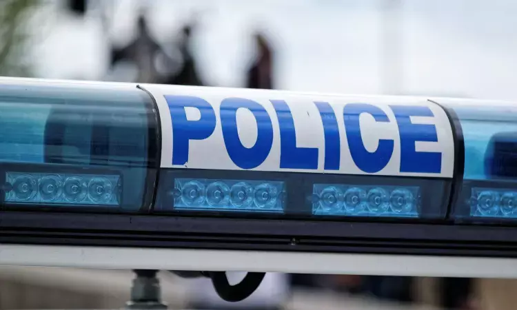 Sidhi District Hospital Incident: Four Policemen Suspended After Viral Video Shows Misconduct on Duty