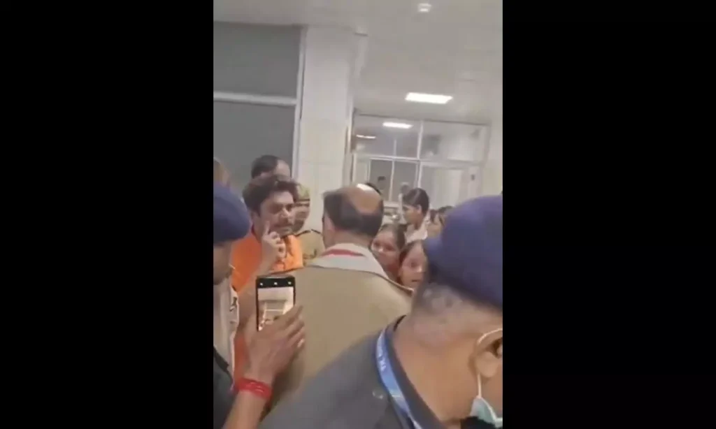 Clash Between Doctors and Lawyers at Prayagraj’s SRN Hospital Disrupts Emergency Services, FIR Registered